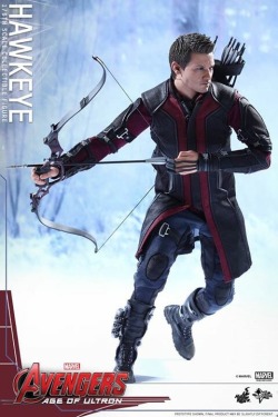 kitty-in-training:superherofeed:  HAWKEYE figure for ‘AVENGERS: AGE OF ULTRON’ from Hot Toys revealed!  Fucking hell how good is this! They even put the frowny wrinkles between his eyes!!!