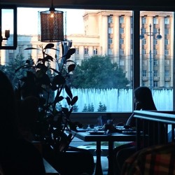A #restaurant with a view. The #Girl  🍴  👩   .  #Ресторан #ПряностиИрадости #МосковскийПроспект #СанктПетербург   #SaintPetersburg #spb #piter #спб #Питер