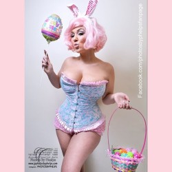@photosbyphelps showing off why Crystal Rose @crystalrosemua is the princess of pin up . Sexiest Bunny yet&hellip; #easter #eggs #bunny #photosbyphelps #corset #pinkhair Photos By Phelps IG: @photosbyphelps I make pretty people&hellip;.Prettier.&trade;