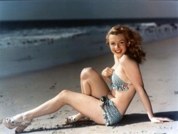 Norma Jean Mortenson (Marilyn Monroe) first shooting 1946