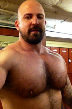 jackman-thing:  i-want-that-man:  Woof! I’d LOVE to touch your pecs! 😜www.i-want-that-man.tumblr.com  😘😝 