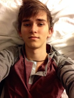 onlycuteguys:  judgementaleyes:  Call me cute and give me a massage and I will pretty much fall for you on the spot.  Hes cute &lt;3 