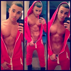 gaymerwitattitude:  Julian Serrano “Selfies”