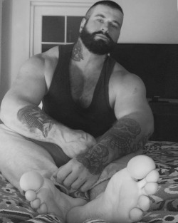 gayfeetjack2:  Jessemarkuss’ beefy size 15 feet https://t.co/WKYeZSGNQtGay feet cams | Another post | Follow | Subscribe by email
