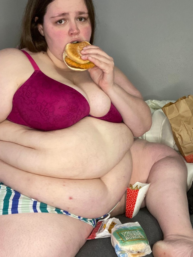 a-frank-admirer:A big girl’s gotta eat. Fast food preferably!Reddit u/ABerettahttps://onlyfans.com/ssbbwlettalouOnlyFans