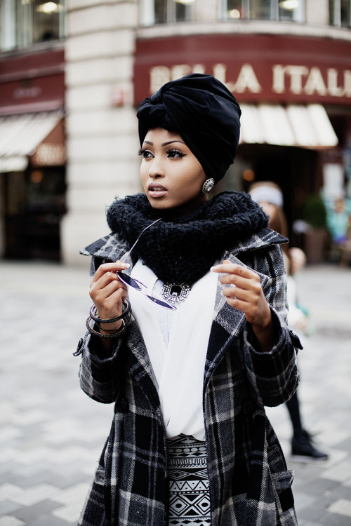 modeststreetfashion:  Snapped this young lady who looks prepared to tackle the world in the streets of London, England. She came down from Birmingham. London, EnglandBy: Langston Hues Please tag & share! #modeststreetfashion #modestfashion 