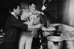 oldhollywoodfilms:  Dean Martin and John Wayne cook up some pasta.