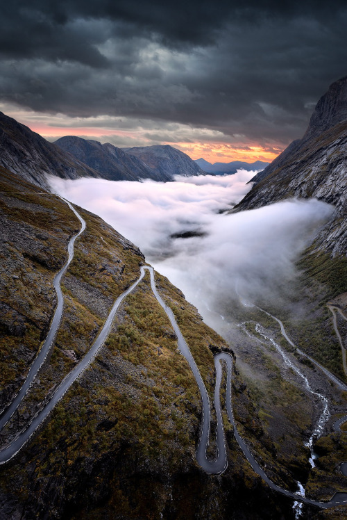 Sex sundxwn:  Trollstigen , Norway . .by pascal pictures