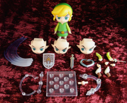 squeakykins:  muhplastic:  Nendoroid Wind Waker Link  I want this very badly