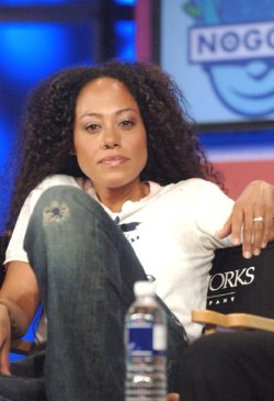 coelasquid:  thefutureisbroken:  asukaalangley:  chubbycartwheels:  thewonderfulworldofblackspo:  A few of the many voices of Cree Summer.  She is super gorgeous.  I have loved this voice since my early childhood and now I find out she’s a sexy woc