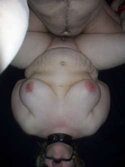 bauchvollspritzen:  fatslaves:  slave io, please tag with “slave io”  bareback and deep, all the way to her womb. 