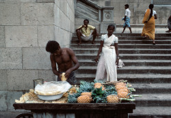 ouilavie: Bruno Barbey. Sri Lanka. Colombo. Pineapple seller. 1979.