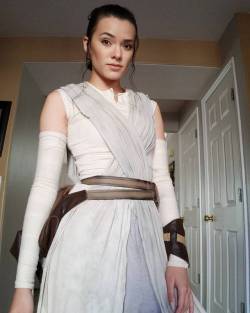 cosplaygonewild:  Joanie Brosas as Rey (Star Wars)