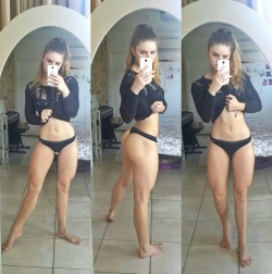 Bananasandkale:  Jaydeyfit:  No Abs But Looads Of Quads N Glutes ;)  Dude I Can’t