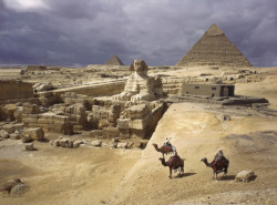 unrar:  The Pyramids of Giza and the Great Sphinx, B. Anthony Stewart.