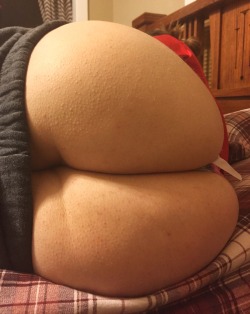 epicwhitewomen:  assman4everhd:  One word to describe my butt please?  Whootylicious  The things I would do to u with my huge cock