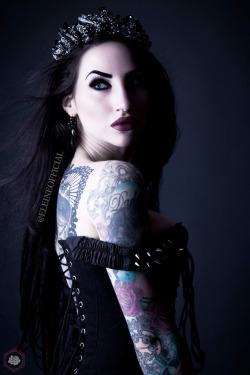 gothicandamazing:  Model: EleinePhoto: GRANN PhotographyCrown/earrings: MystiQue.VPCorset: Burleska CorsetsWelcome to Gothic and Amazing |www.gothicandamazing.com  