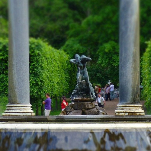 #Peterhof. #Moments & #portraits 33/37 #zoom  #Beauty #fountain   #art #artmonuments #monument #travel #landscapephotography #streetphotography #green #trees #park #colors #colours #walk #walking #visitors #view #history #spb #Russia #water #waterfall