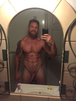 thick8by8:  Muscular pussy is ready!