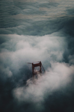 avenuesofinspiration:  Golden Gate | Source © | AOI  