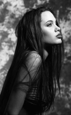 betchawanna:  teddymag:Angelina Jolie by Sean McCall