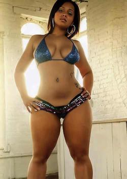 ebony-spicy:  So much love for the ebonies  Thickness