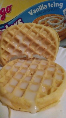 8bit-ghost:  beatngu:  Def doesn’t look like the picture on the box…  I THOUGHT SOMEONE JIZZED INTO THAT WAFFLE 