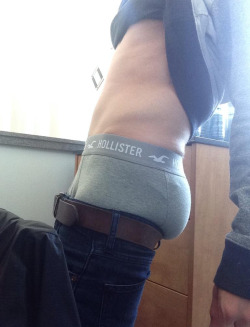tyler-socal:  Just showin’ off my new boxerbriefs ;) 