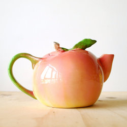 etsygold:  Georgia Peach teapot(more information,