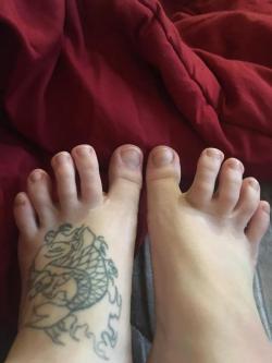 toesucker20:  Sexy naked toes 
