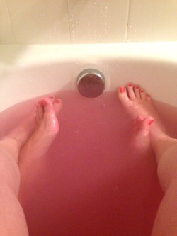 howprecioustheflight:  Lush bath time! :)