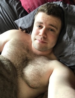 gregoriusboomer: gringopicante:  smatter:   gregoriusboomer:   I like bed &amp; this lighting    Oh wow   I almost rented an apartment from Greg once. Then my roommate wanted out unfortunately  Everyone in Chicago should rent/buy/sell an apartment with