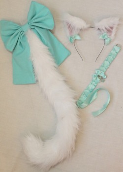 babydoll-kitten:  meow-kittenplay:  In love with this set!! 😻😻  Ughhhh so pretty! Tiffany and Co inspired kitten accessories anyone? 😍💕  💚💚