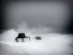 kkaragiannis:  snow fog and board @ Velouxi,