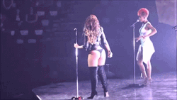 nudeandnaughtycelebs:Demi Lovato ass on stage