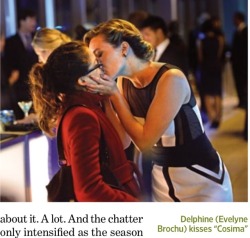 tatymaslany:  diu12:  cormierniehaus:  Delphine kisses “Cosima”  So it’s Sarah dressed as Cosima?  No idea tbh, i’m just going to wait for the episode to air. :)   I wonder if Delphine knows it&rsquo;s not Cosima when she kisses Sarah-as-Cosima.