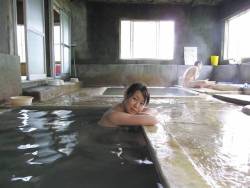 Japanese onsen, via oguro.keita  北海道 濁川温泉「新栄館」ボ○…もとい、ひなびた浴舎が素敵です。  