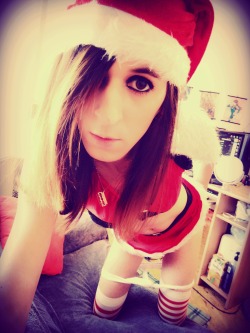 Masturbating while the xmas spirit is strong with you xd ps. Im dildoing my ass with my left hand ^_^ Fuck me santa i was a bad slut :D https://t.co/DhO19eF552