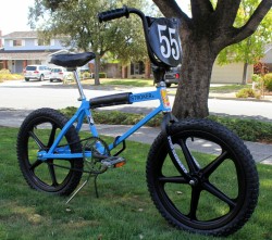 planetbmx:  ba-bartokomous:  Finished building this 1976 Two Wheeler’s Stroker today.  Lots of NOS parts used on this one.  I need to find some dirt to ride this thing in, as it is way too clean.  Final weigh in came in at 32lbs 3oz :)  Sweet!