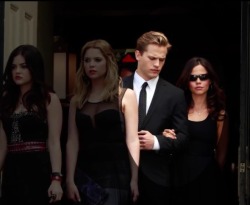 dangers-place:  hheightsdaily:  Any HH fans recognize the new guy on PLL? Wyatt Nash a.k.a Cam!  DAMN HE IS SEXYYYYY