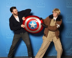 tecanoshinju:  Living the dream. Cosplaying as America and fighting over the shield with Chris Evans. 