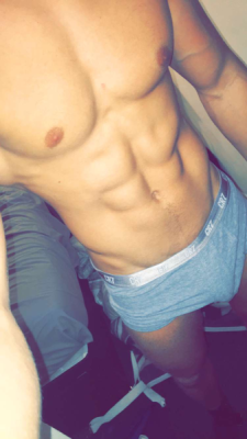 the-happy-trail:  submission • @relquick