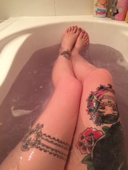 vorpalsuicide:  Back in here again, about to watch Netflix, smoke weed and relax in here with Caleb, what a good night in. Then I’m back to the naturopath tomorrow. 