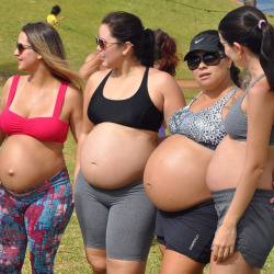 maiesiophiliac-surrogate:  I’d feel so inadequate if I was the woman on the far right. &gt;.&lt;