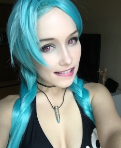 jellyfish-soup:  Makeup test for my Jinx cosplay.  I have a lace front with a widow’s peak that’s going to be dyed electric blue for the actual cosplay.  Also, eyes were digitally changed while I’m waiting on my circle lenses in the mail. :3 