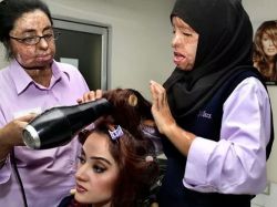 mama-macabre:  Pakistani salon owner Masarrat Misbah discovered a new life mission ten years ago when an acid attack survivor came to her salon and asked her for help to look better. “When she removed her veil, I had to sit down. There was no life in