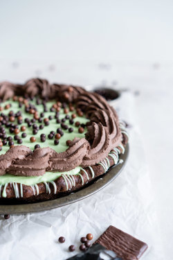 sweetoothgirl:    double chocolate mint chip pie  
