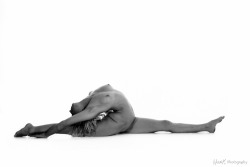 Vickyaishablackthorn:  Nude Contortion (Need To Point My Toes More Dammit!!!) Hoak