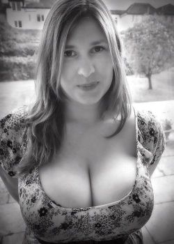 ramphotographer:  Hot big cleavage Jennica