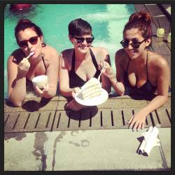 #tgif ice cream and funfetti cake by the hot tub (at Ace Hotel Rooftop Lounge)